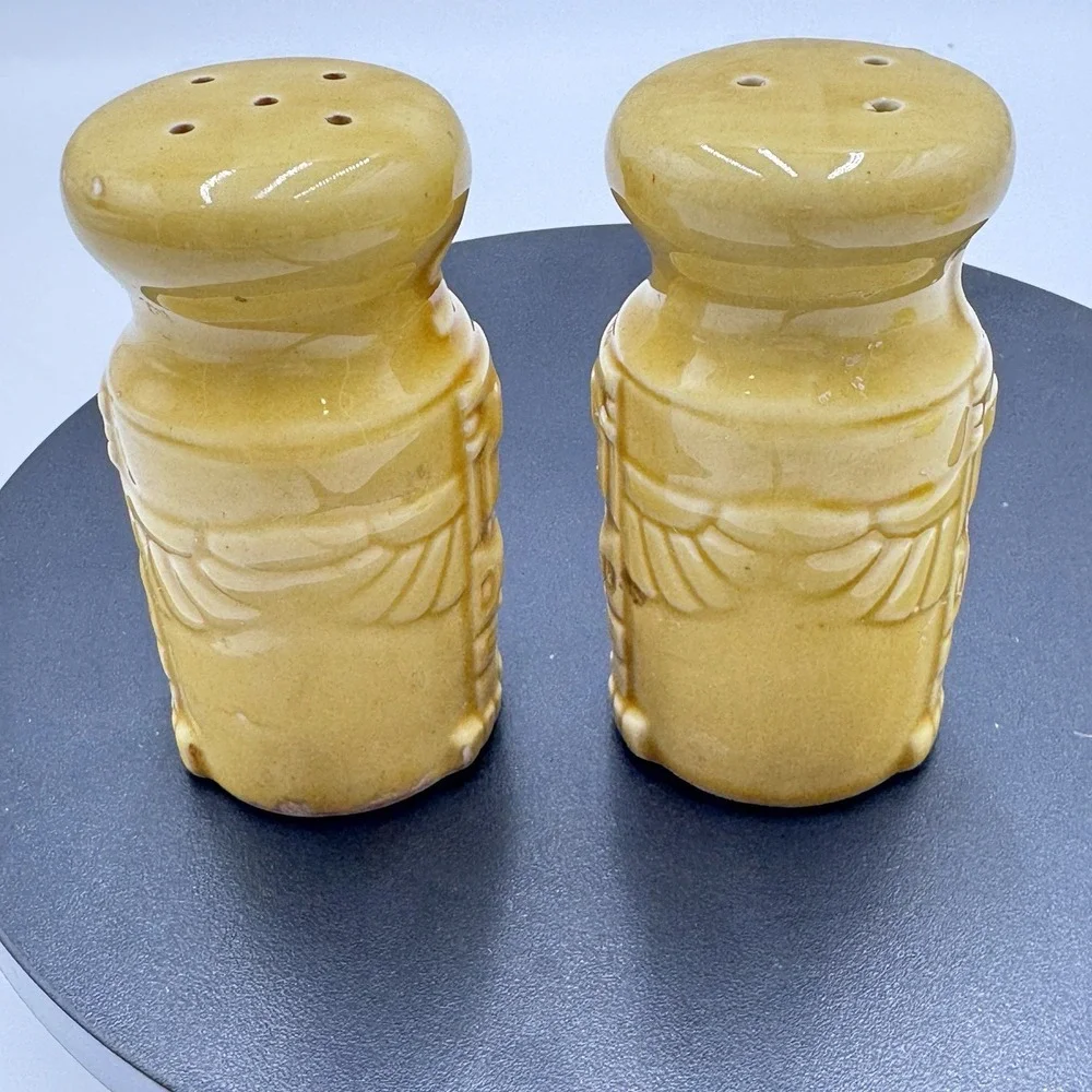 VTG‎ Native American Totem Salt & Pepper Shaker Set Yellow Eagle Glazed Ceramic